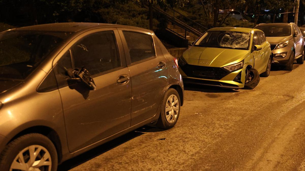 Karşı yöne geçen otomobil, motosiklet ve 5 araca çarptı: 1 yaralı