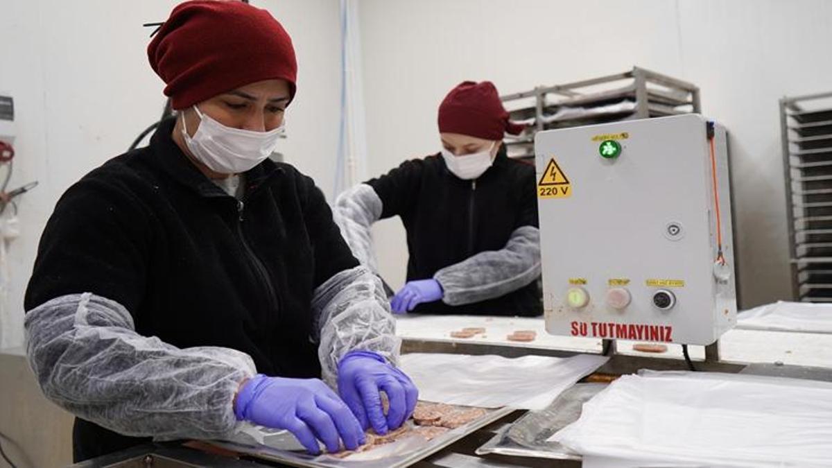 Erkek işi dediler, onlar ise usta oldu! Bu fabrikanın çalışanlarının yarısından fazlası kadın