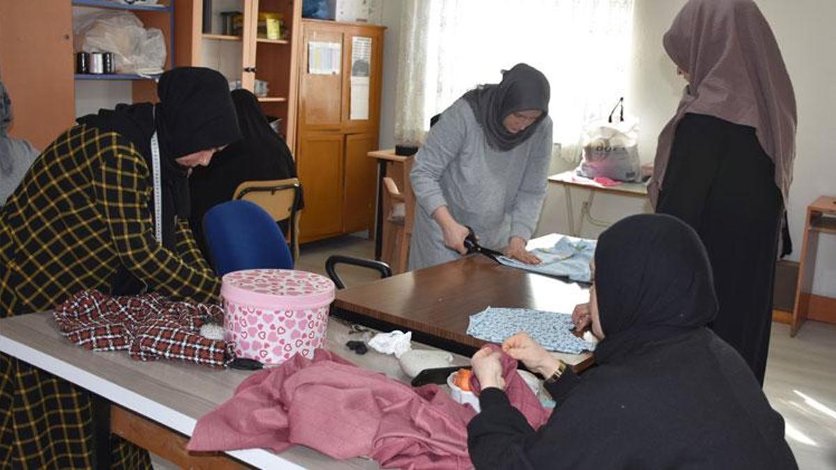 Sakarya Hendek'te fedakar annelerin hayatlarına dokunan kurs: Hem öğreniyorlar hem sosyalleşiyorlar