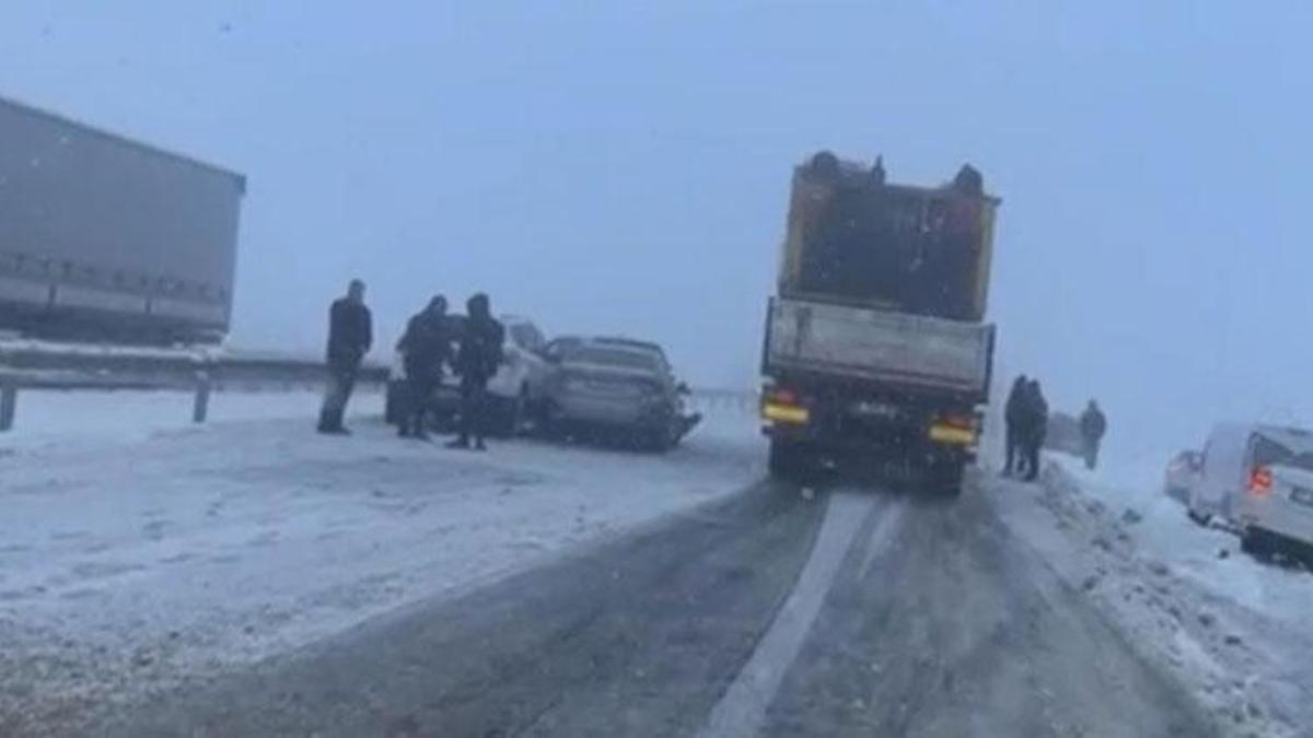 Diyarbakır-Şanlıurfa kara yolunda 10 araçlı zincirleme kaza