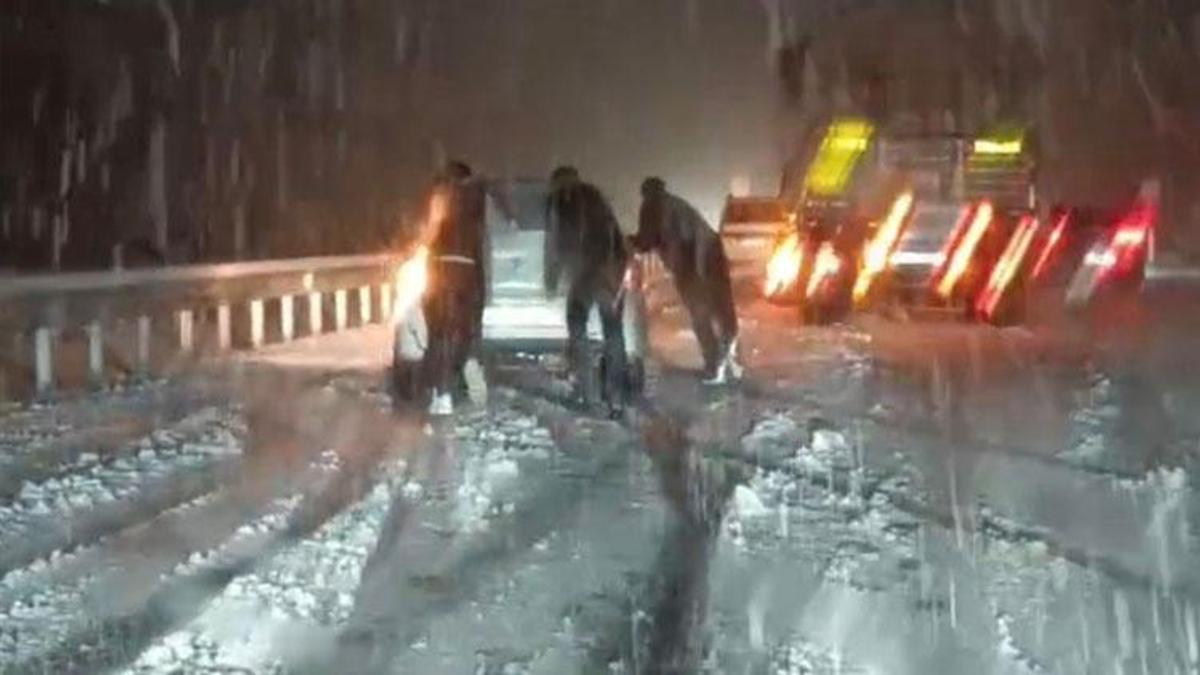 Diyarbakır’da kar yağışı kazalara yol açtı