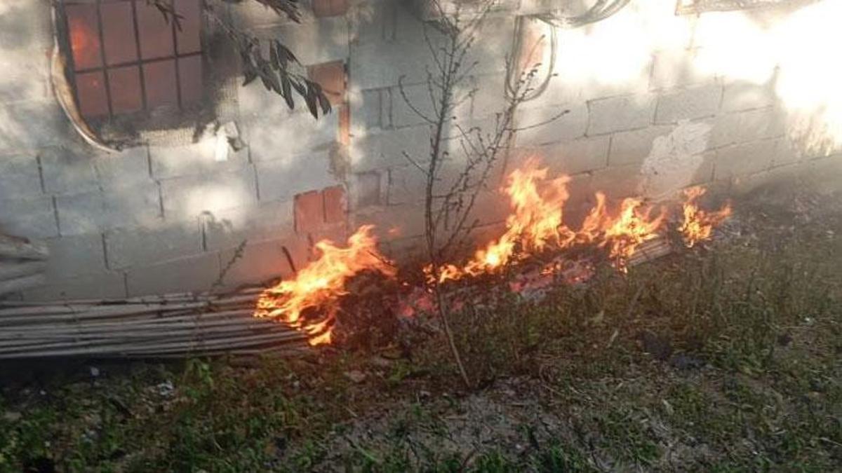 Hatay’da müstakil ev alevlere teslim oldu
