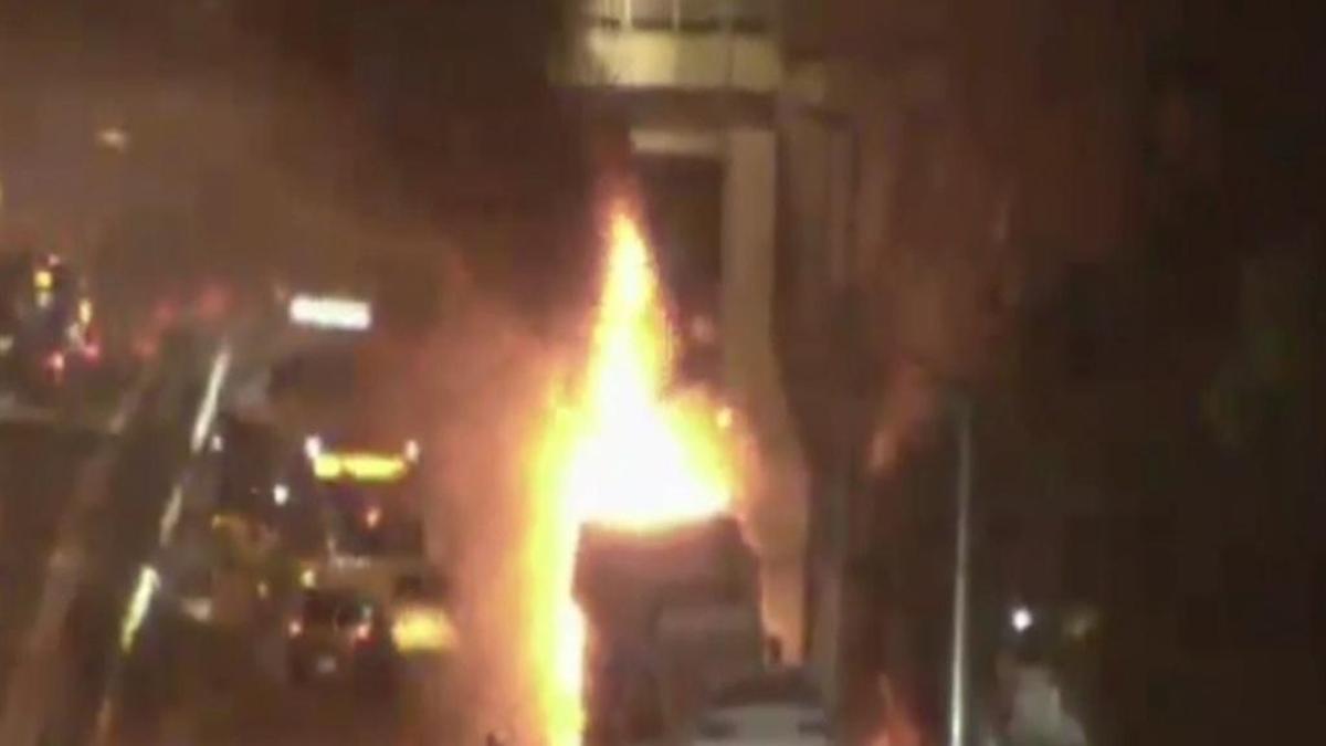 İstanbul'da bir anda alev aldı: Tuzla'da alev dolu gece