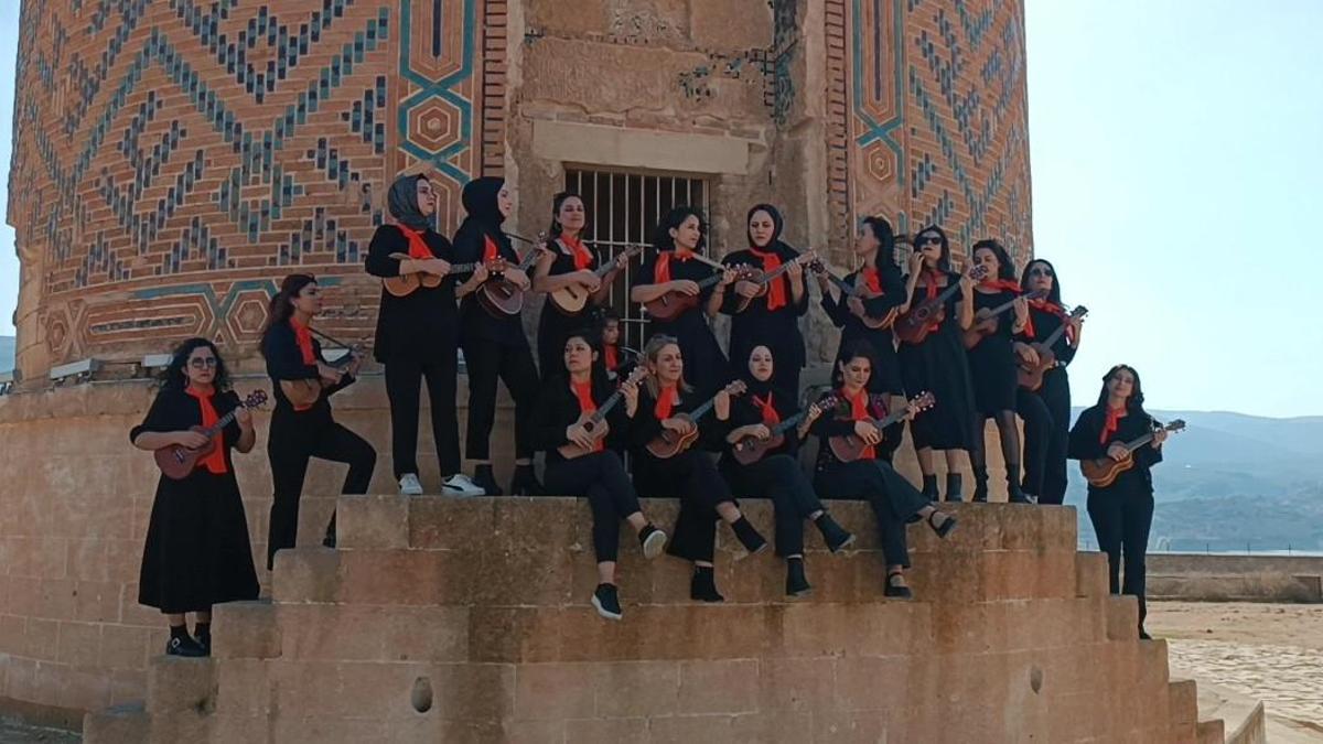 12 bin yıllık Hasankeyf’te kadınlardan ukuleleli 8 Mart etkinliği