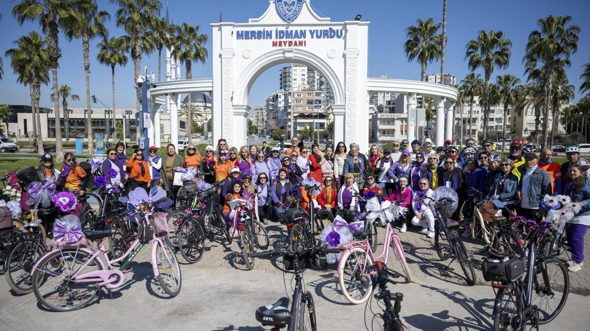 Mersin’de emekçi kadınlar 8 Mart’ta bir araya geldi