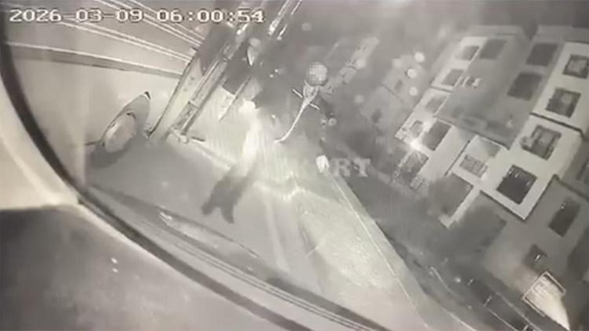 Adana'da yol verme tartışmasında şoförler kaza yaptı! Görüntüler anbean kaydedildi