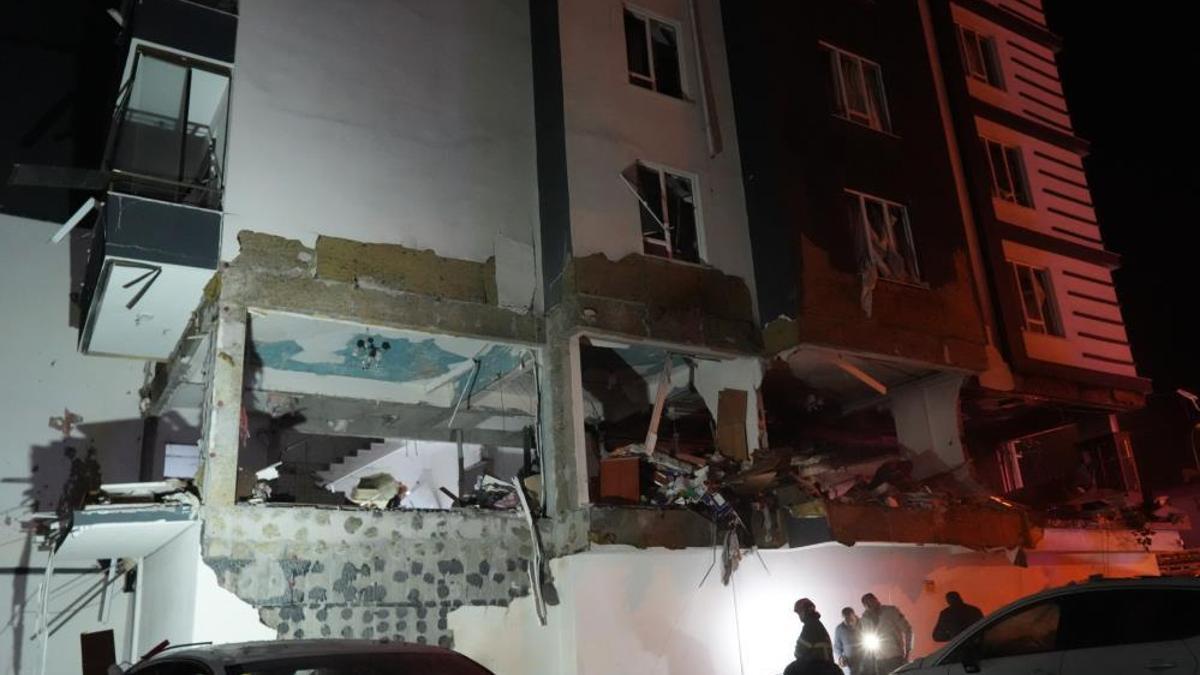 Niğde'de bir apartmandaki doğal gaz patlamasında 16 kişi yaralandı