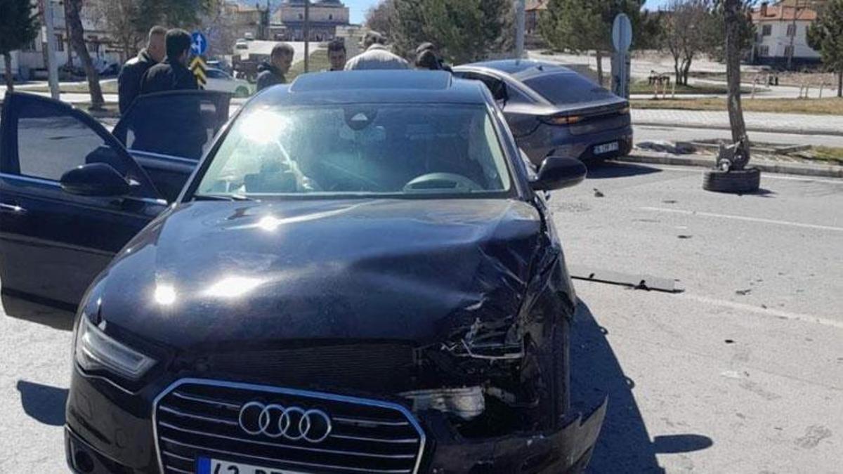 Beyşehir’de otomobiller çarpıştı 2 kişi yaralandı
