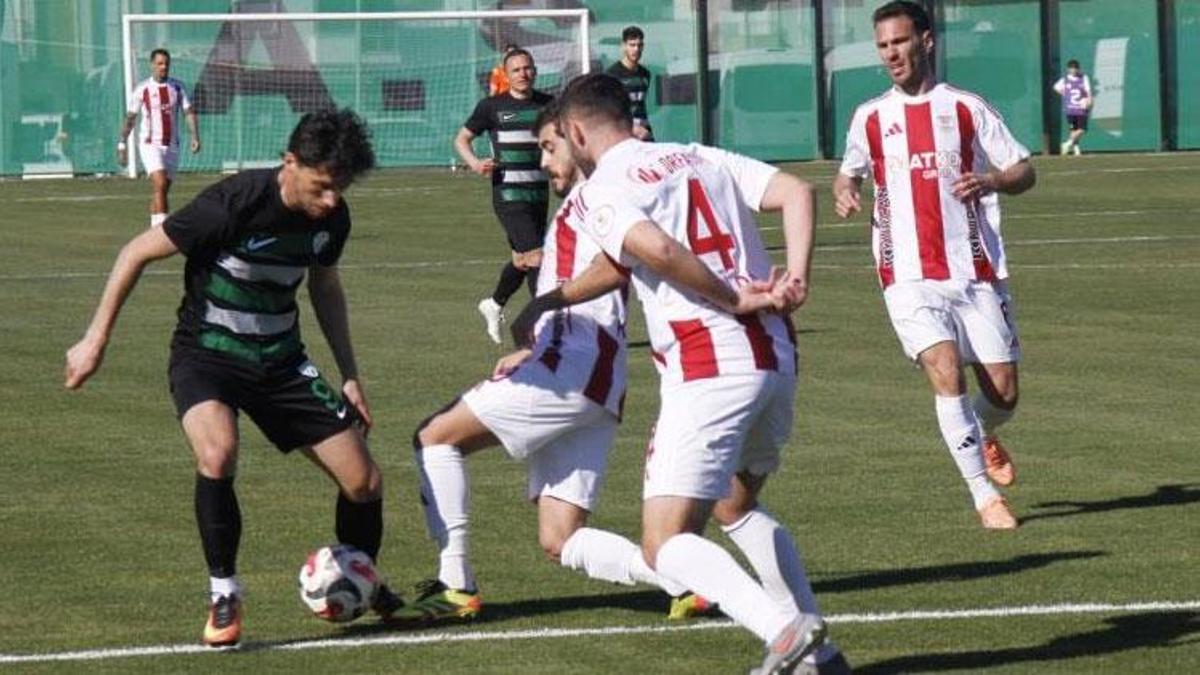 Serikspor-Pendikspor maçında gol yağmuru vardı