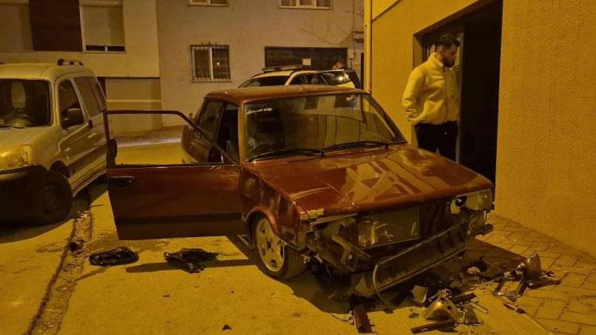 Eskişehir'de sevgilisinden ayrılan genç sokak ortasında aracını parçaladı