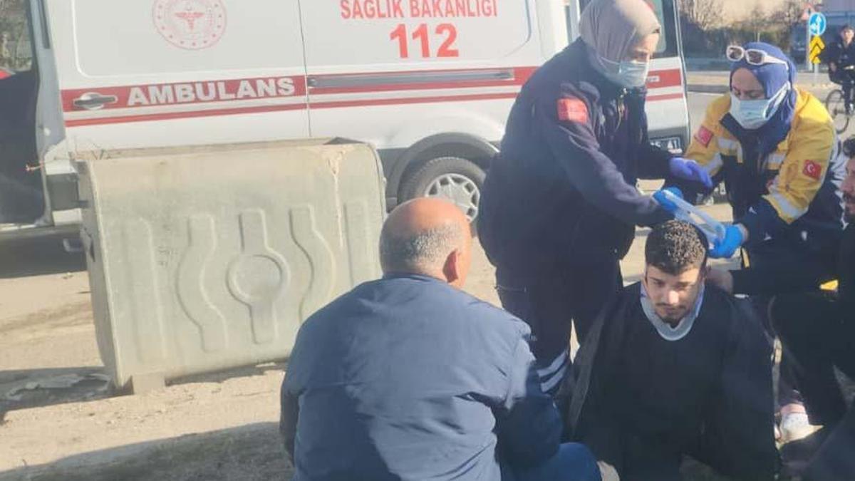 Öğrenci servisi ile hafif ticari araç çarpıştı: 2 yaralı