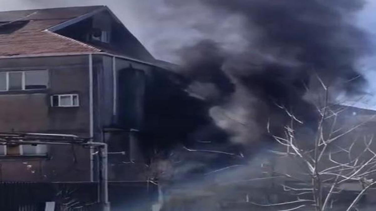 Bayrampaşa'da korkutan yangın! Alevler bir anda her yeri sardı