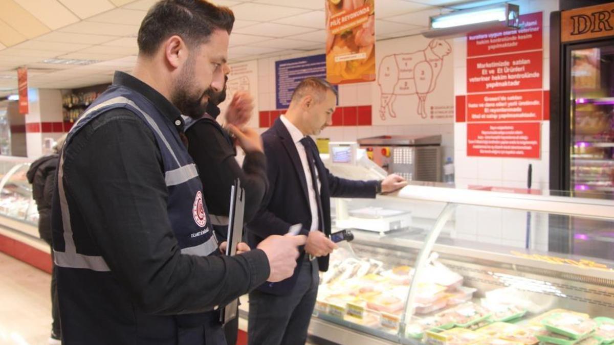 Adana’da Ramazan Bayramı öncesi denetim! Marketlerde fiyat ve etiket kontrolü