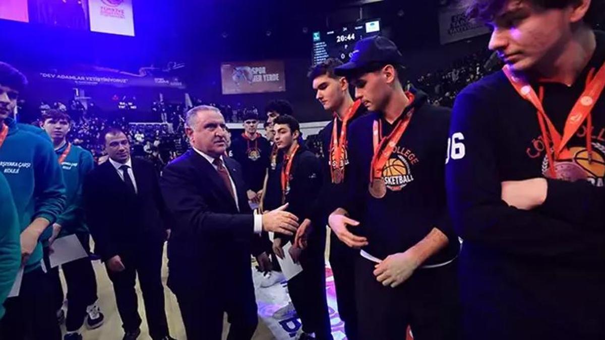 Okul Sporları Basketbol Finali NBA maçlarını aratmadı