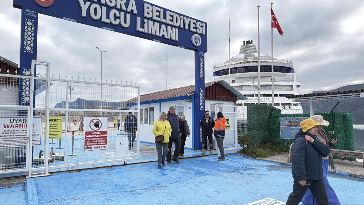 Amasra'ya kruvaziyerle 2026 yılının ilk turistleri geldi