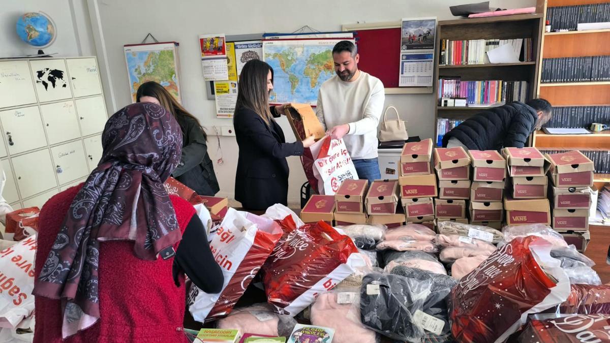 Derik’te köy okulu öğrencilerine bayram hediyesi