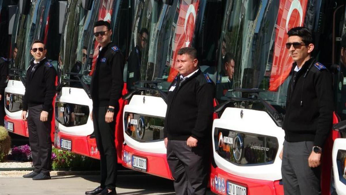 Antalya'da ulaşımda yeni dönem! 19 otobüsle kent içinde başladı