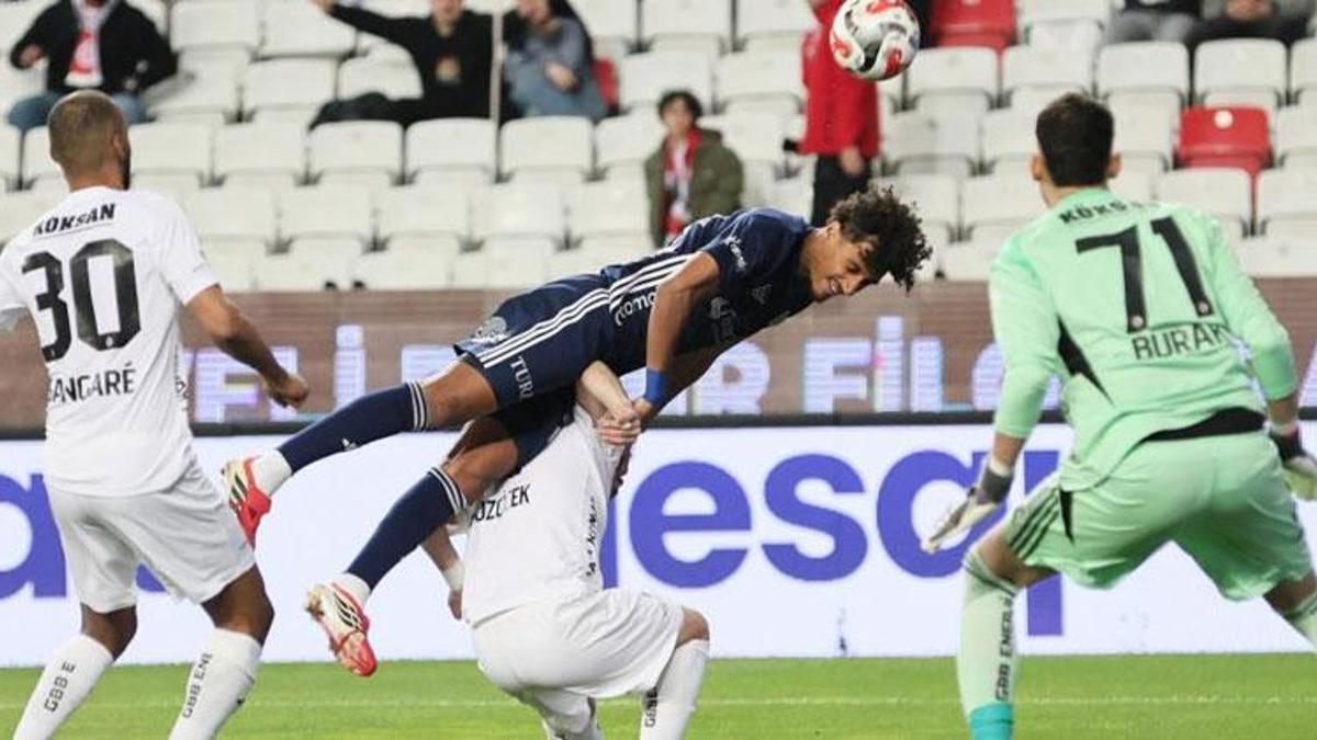 Antalyaspor-Gaziantep FK maçında gol yağmuru ikinci yarıda geldi