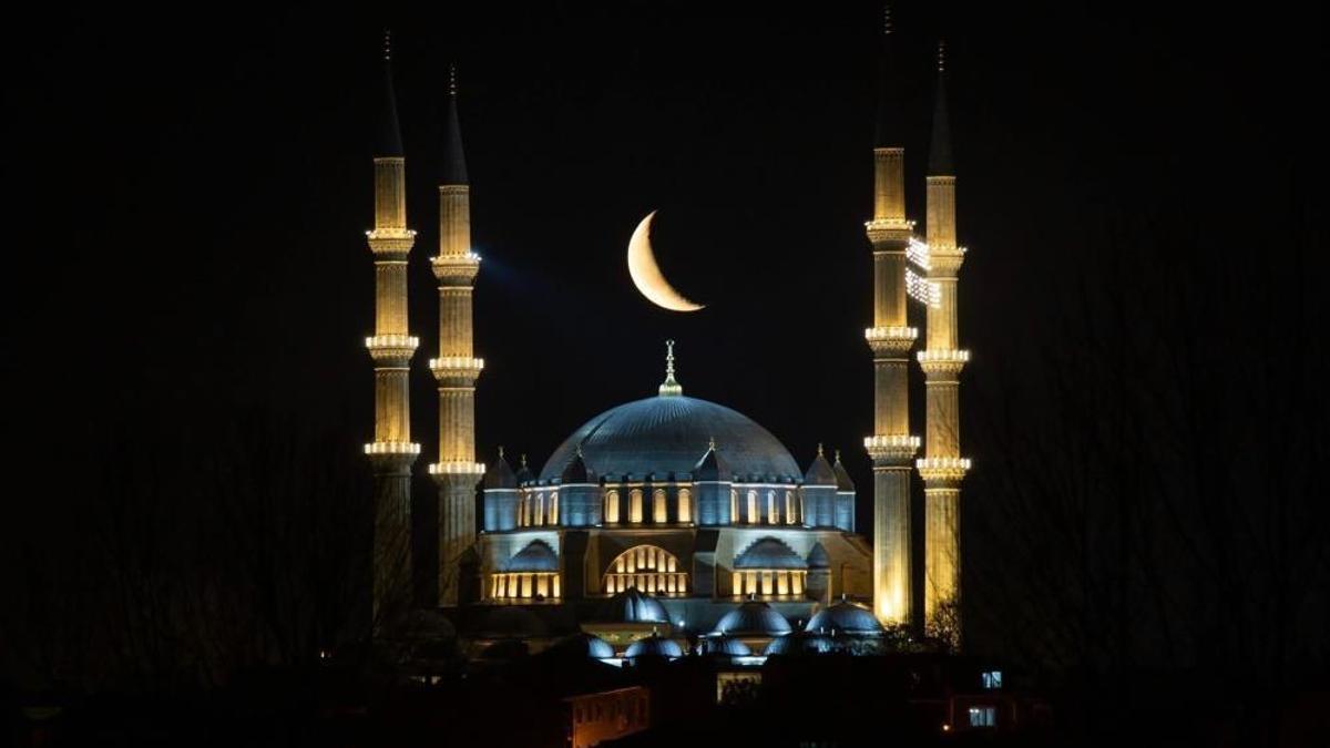 Edirne'de görülmemiş gökyüzü olayı: Selimiye'nin üzerinde belirdi