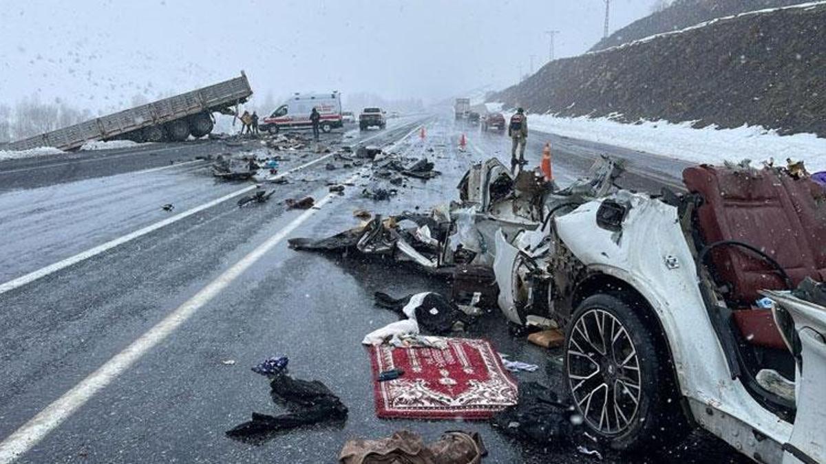 Bitlis Tatvan’da feci kaza meydana geldi: 2 ölü, 5 yaralı