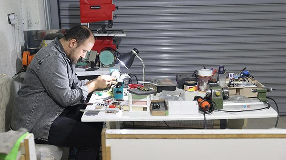 Nevşehirli genç atölyeye çevirdiği garajında hobisini ustalığa dönüştürdü