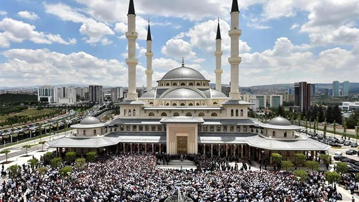 Millet Camii’nde Kadir Gecesi özel yayını