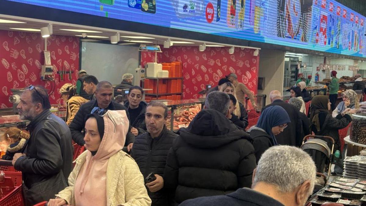 Fiyatlar yarı yarıya düştü! Vatandaş kapış kapış aldı