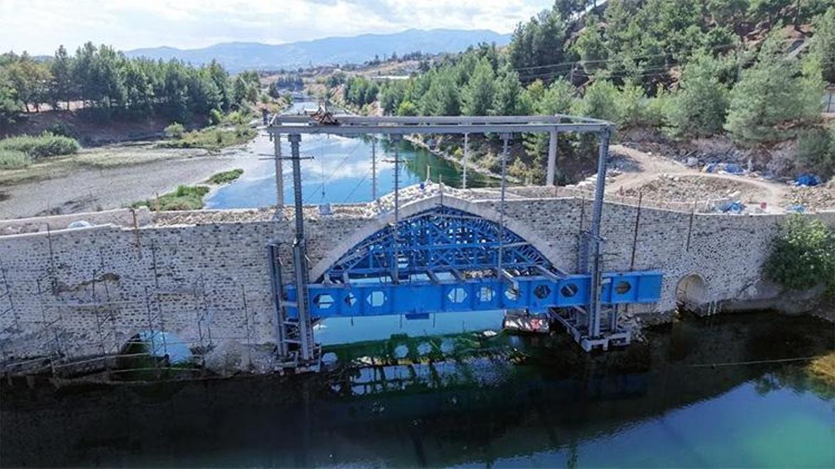 Ceyhan'da köprü yenileniyor: Adana Büyükşehir Belediyesi bakım için ihaleye çıkıyor!