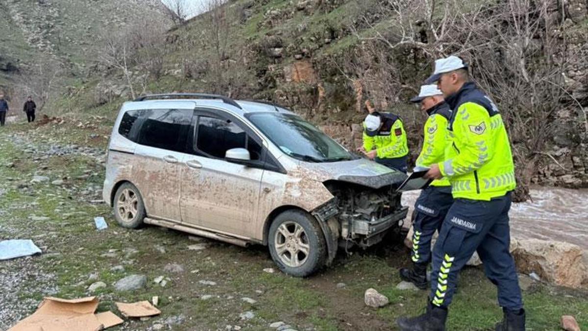 Hakkari Derecik'te trafik kazası meydana geldi 1 kişi yaralandı