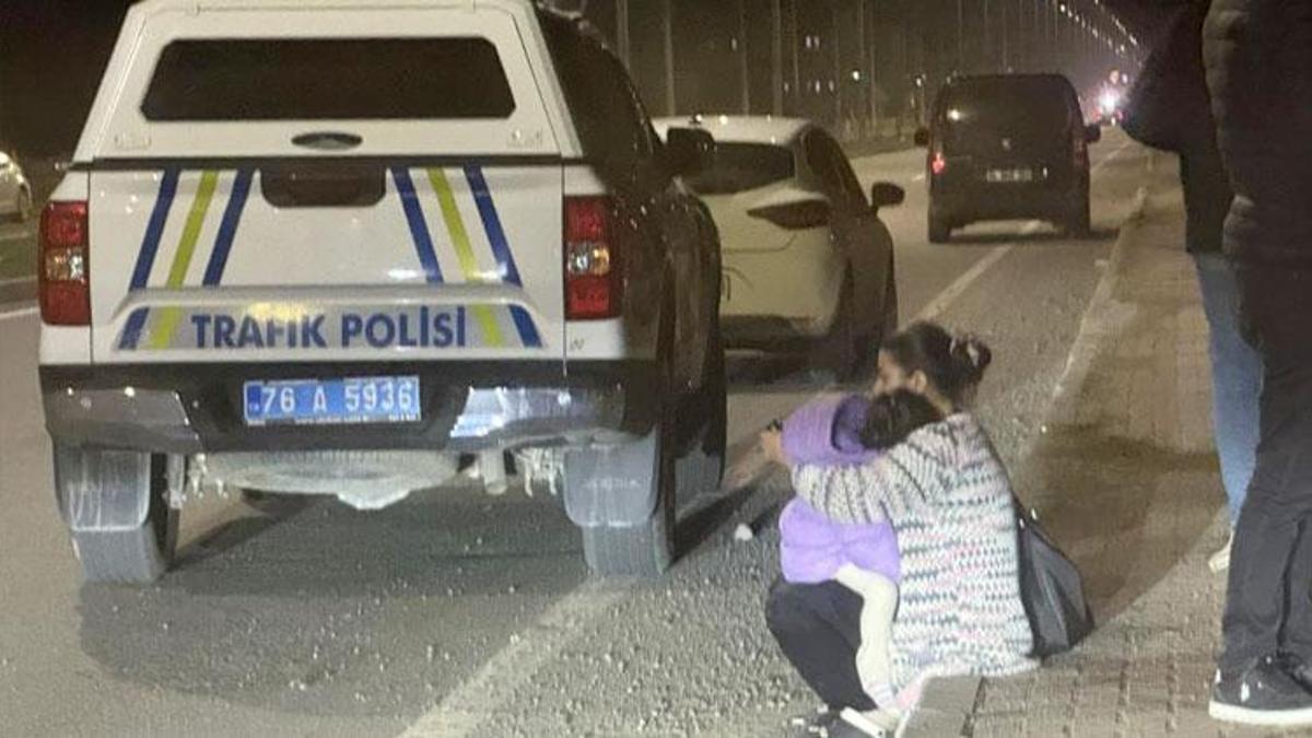 Otomobil sulama kanalına uçtu, sürücü, kızı ve torunu son anda kurtuldu