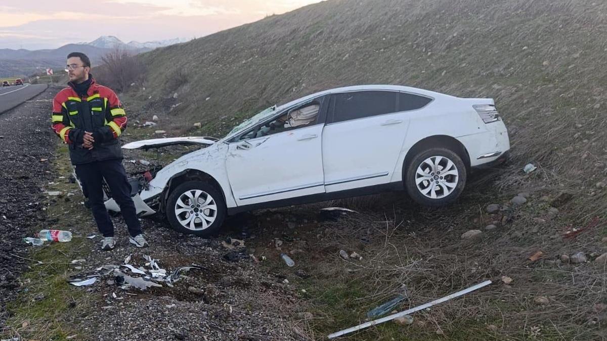 Bingöl’de şarampole devrilen otomobilin sürücüsü yaralandı