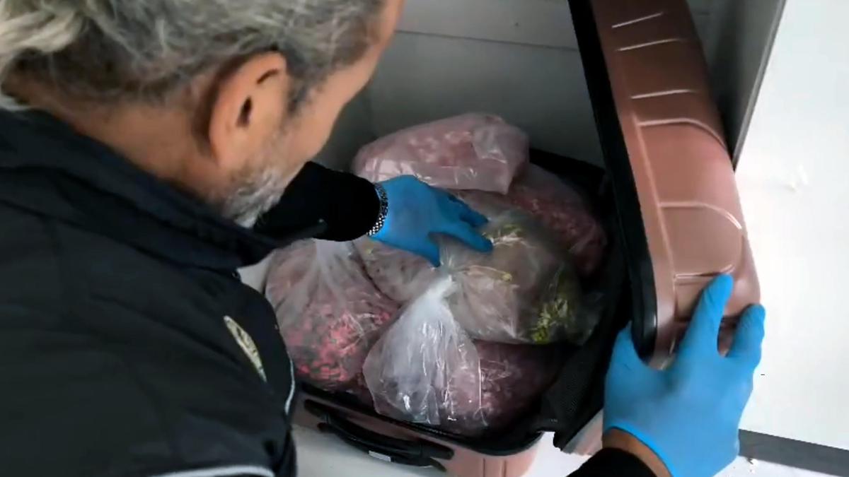 Adana'da 'torbacı' operasyonunda 2 tutuklama