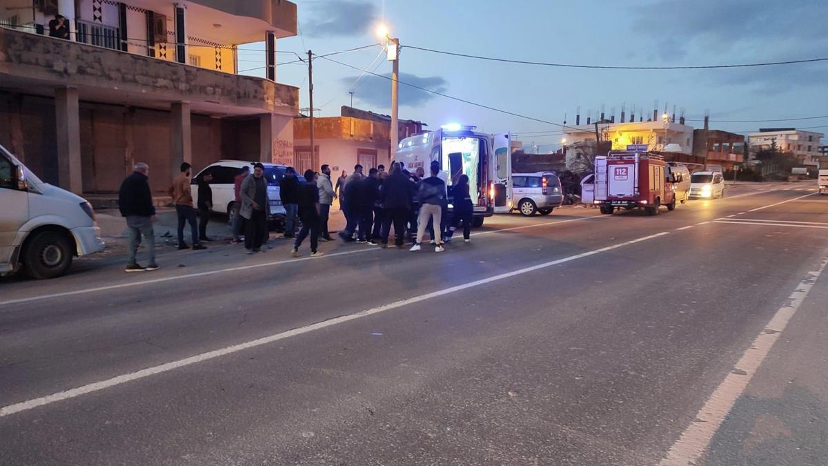 Mardin’de hafif ticari araç motosiklet çarpıştı: 1 yaralı