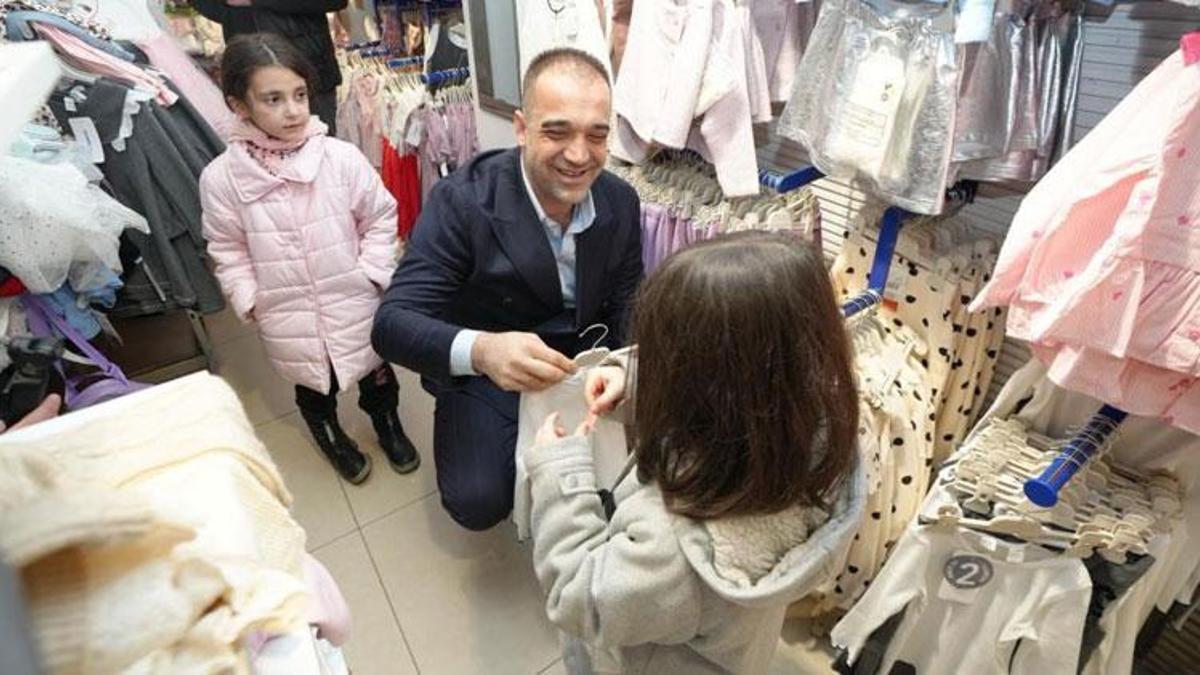 Erzurum'da MHP’den 500 çocuğa bayramlık elbise