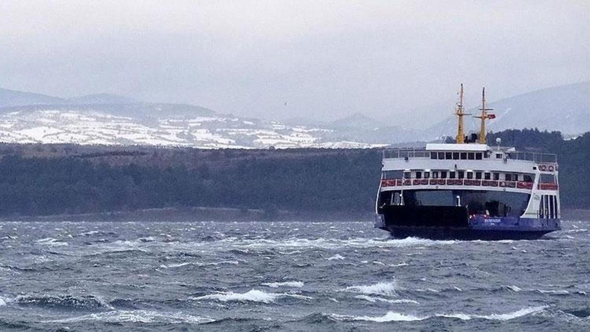 Olumsuz hava koşulları nedeniyle feribot seferleri iptal edildi