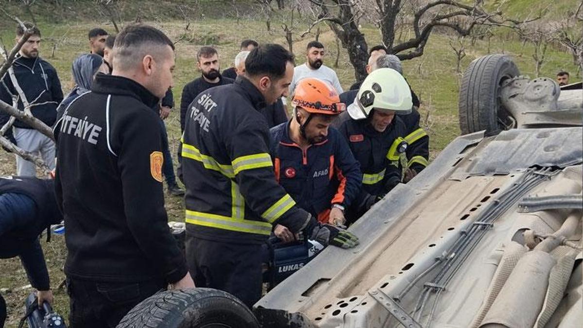 Siirt’te hafif ticari araç şarampole yuvarlandı; baba ve kızı hayatını kaybetti