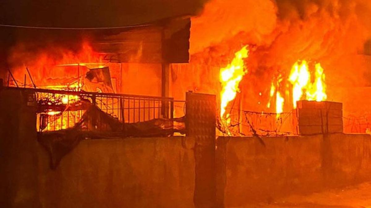 Reyhanlı’da konteyner depoda yangın çıktı