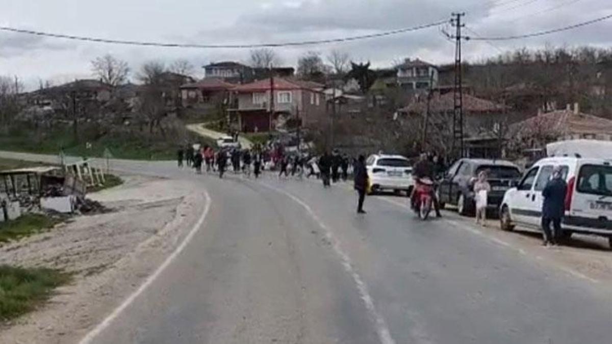 Edirne'de asırlardır süren gelenek yaşatıldı! Çocuklar torbalarını doldurmak için birbirleriyle yarıştı