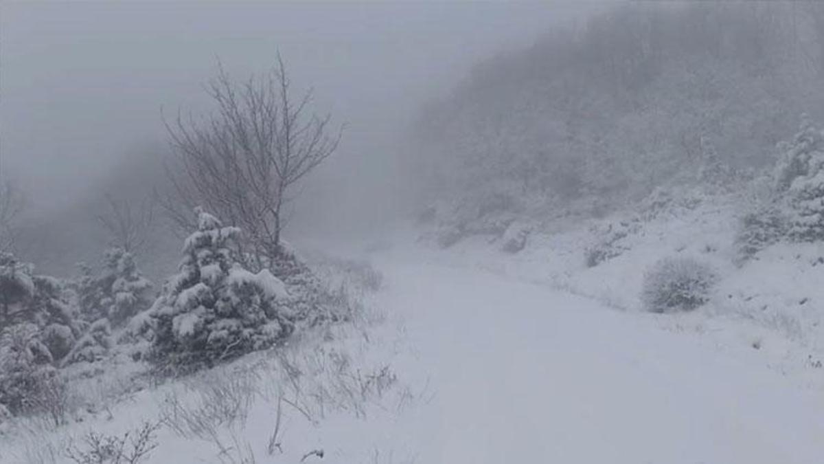 Hava sıcaklıklarının düşmesiyle Tekirdağ’da yüksek kesimler beyaza büründü