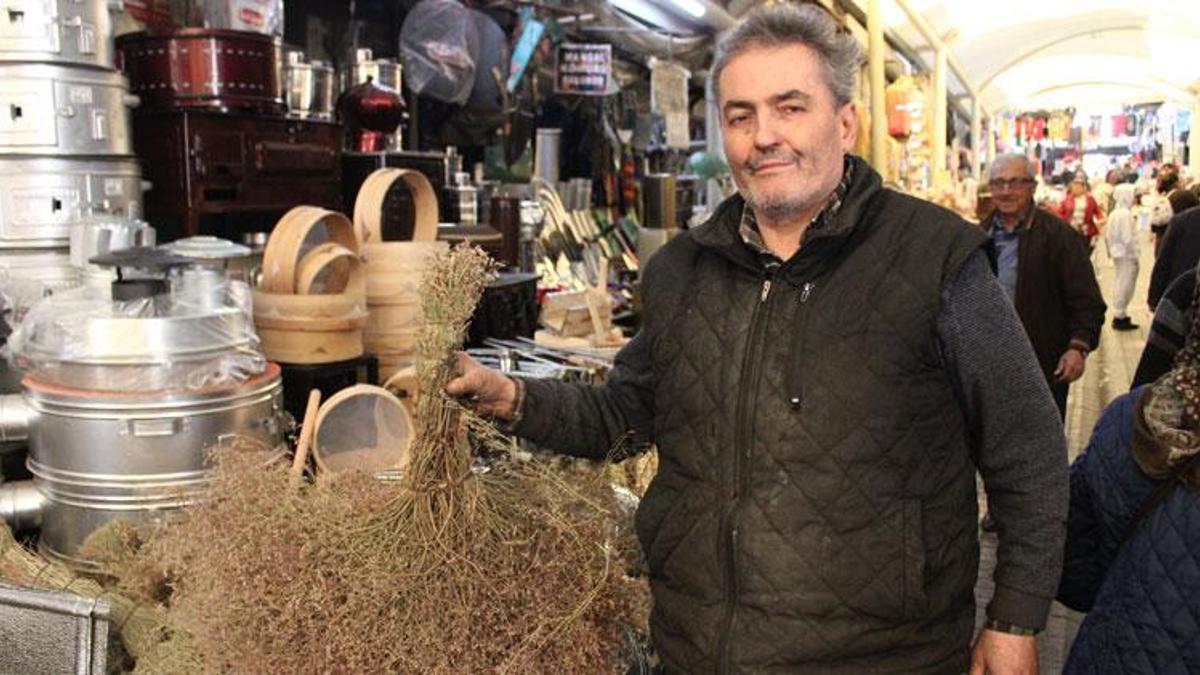 Aydınlı ustalar el emeğiyle ürettiği çalı süpürgeleri teknolojiye direniyor