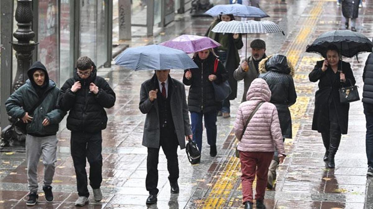 Kar yapışları ve sağanaklar bayram boyunca sürecek: Meteoroloji İstanbul dahil 20 kent için alarm verdi