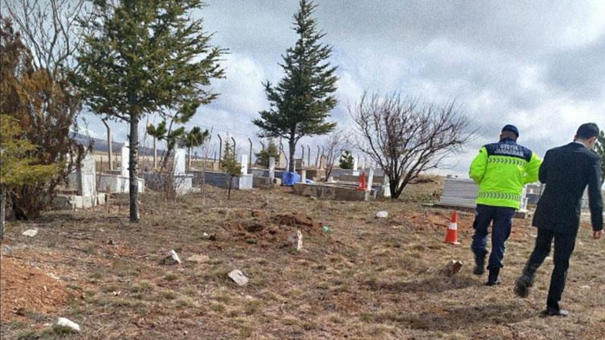 Aksaray’da boşanma aşamasındaki eşini anne ve babasının mezarı başında öldürdü