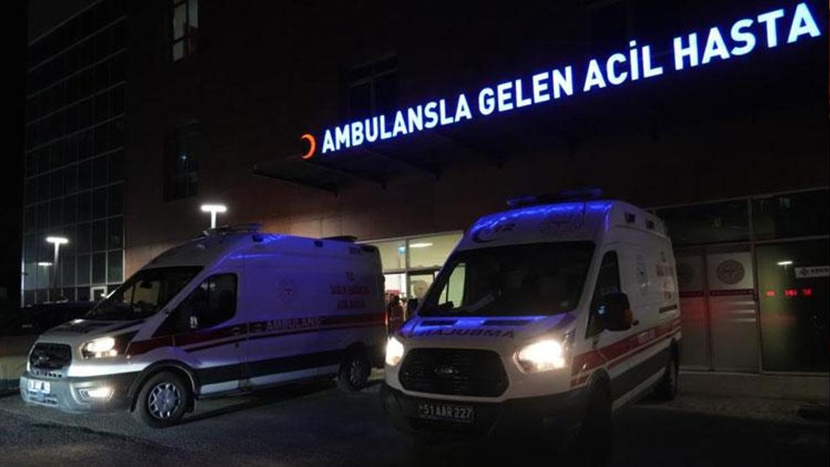 Kontrolden çıkan otomobil elektrik direğine çarptı 1 kişi hayatını kaybetti, 1 kişi yaralandı