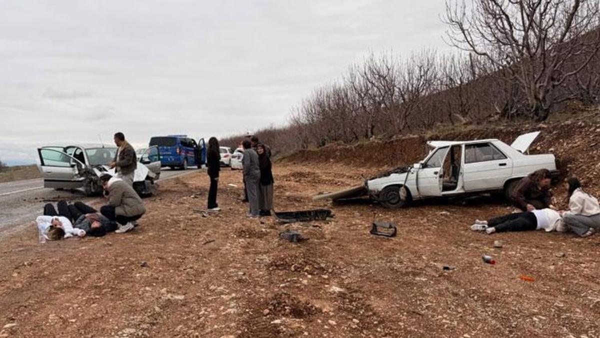 Çivril ve Çameli’de iki ayrı trafik kazasında 8 kişi yaralandı