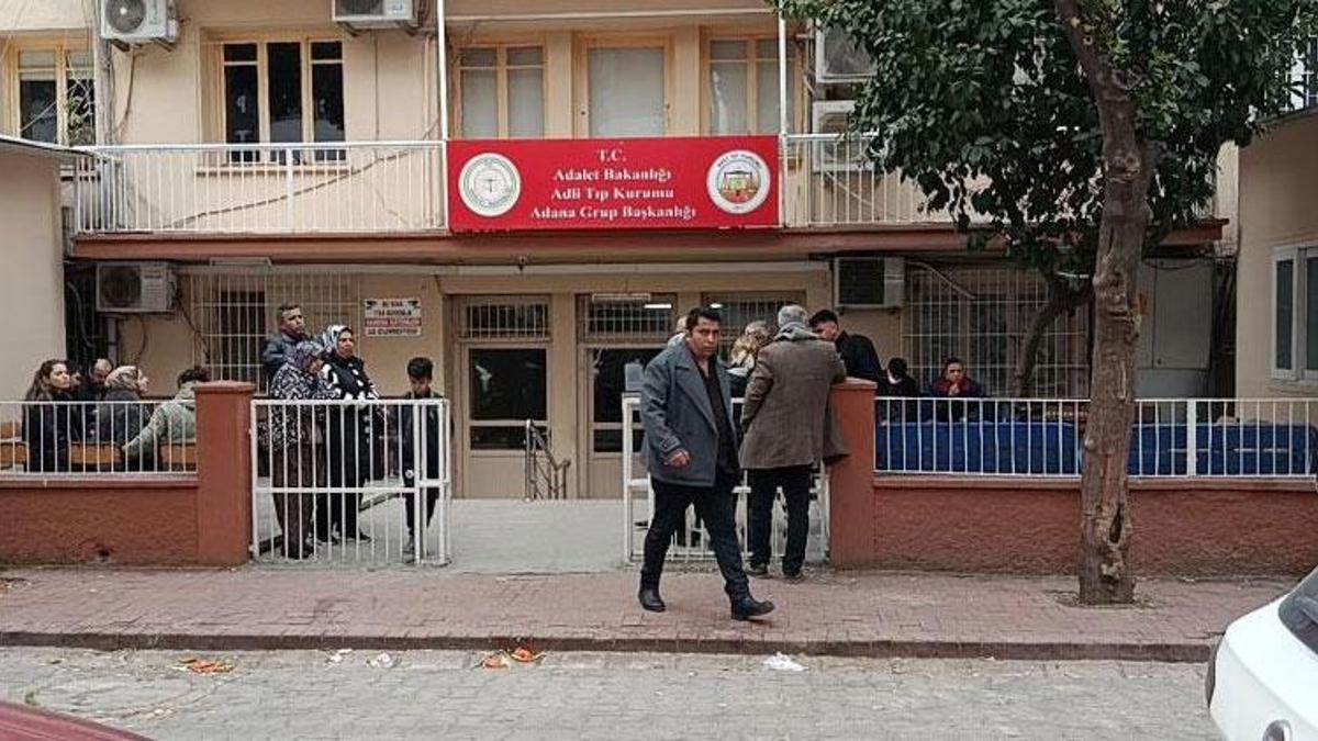 Yol kesip bıçakla saldırdılar: 17 yaşındaki çocuk öldü, 2 ağabeyi yaralandı