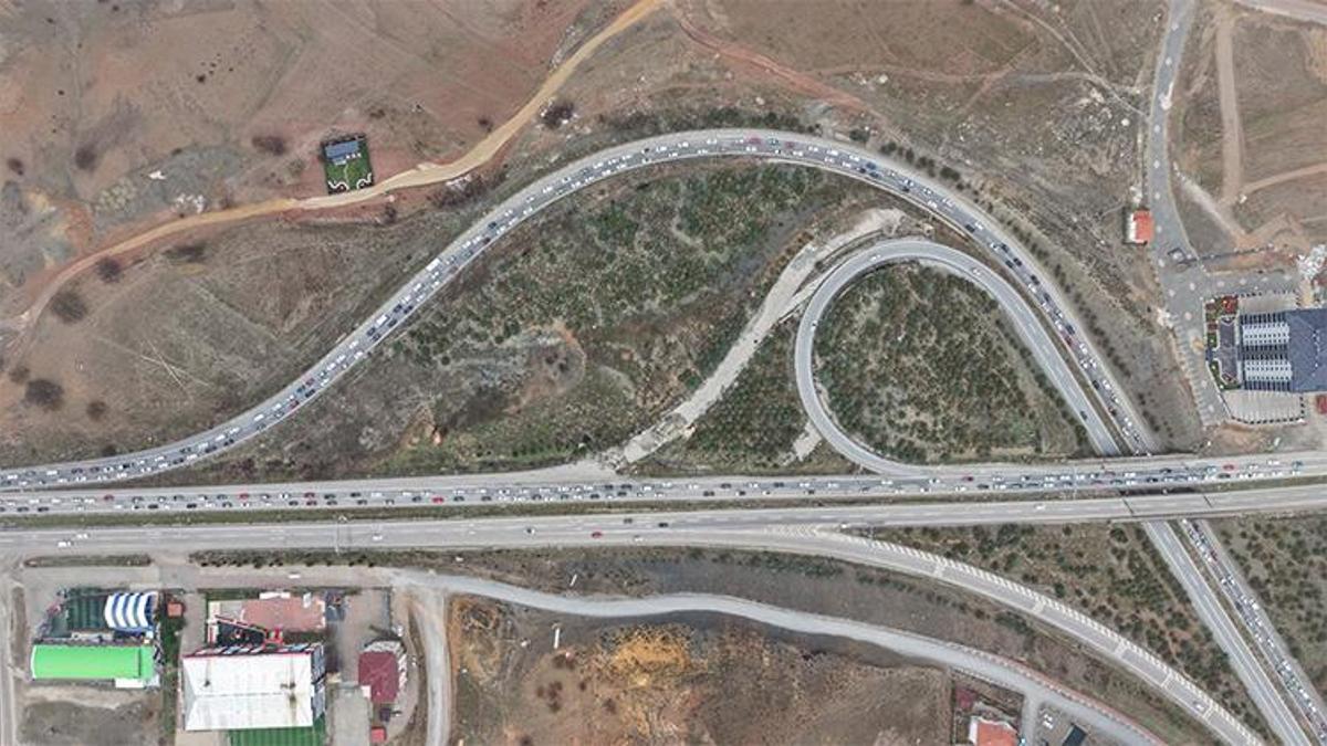 Dönüş çilesi başladı! 43 ilin geçiş noktasında yoğun trafik oluştu