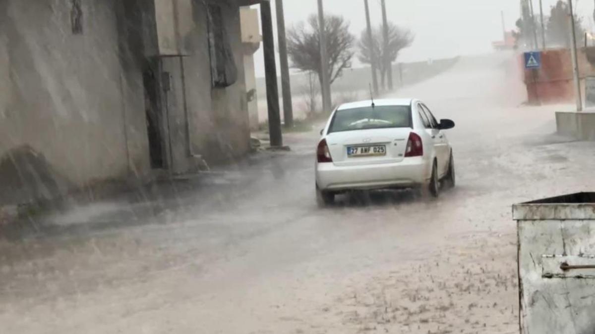 Şanlıurfa'da dolu yağışı! Hayatı felç etti