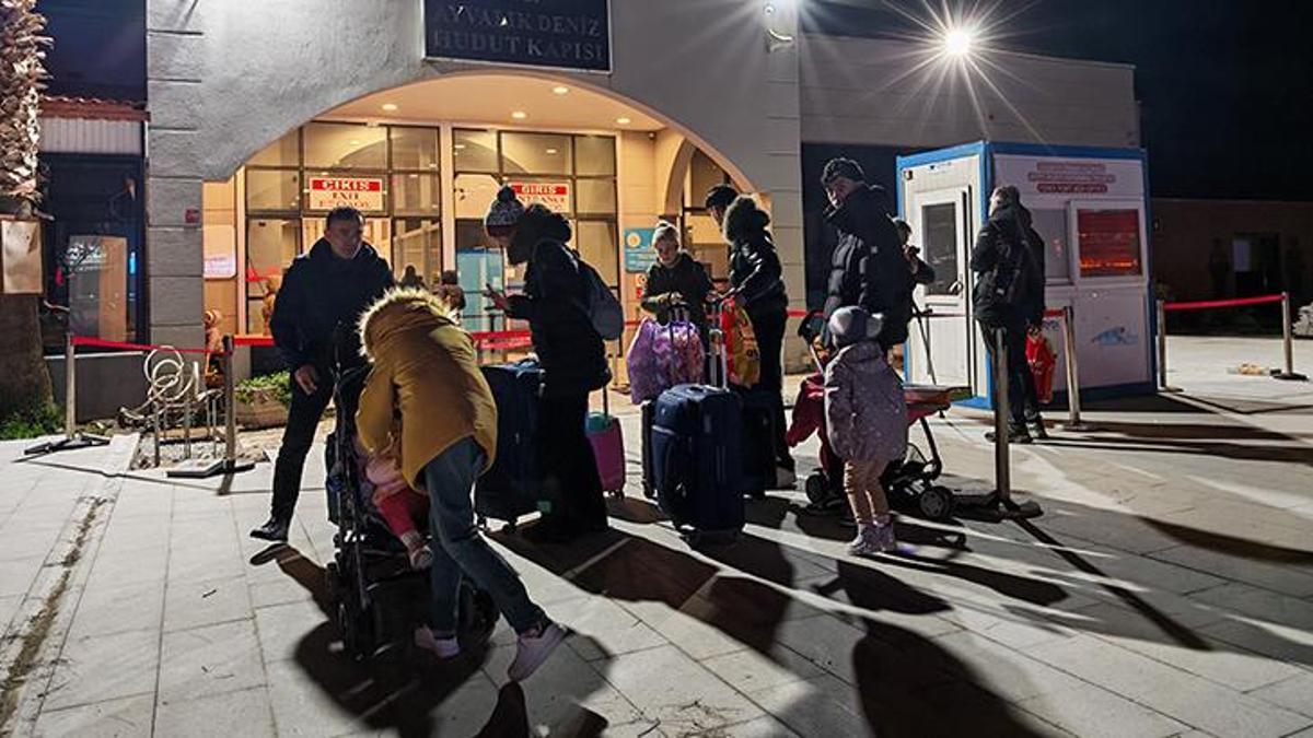 Yunan adasında mahsur kalan Türkler yurda döndü