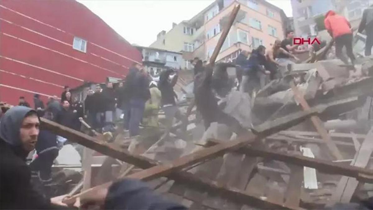 Fatih'te doğal gaz patlaması: 2 katlı bina çöktü! Kurtarma çalışmaları sürüyor