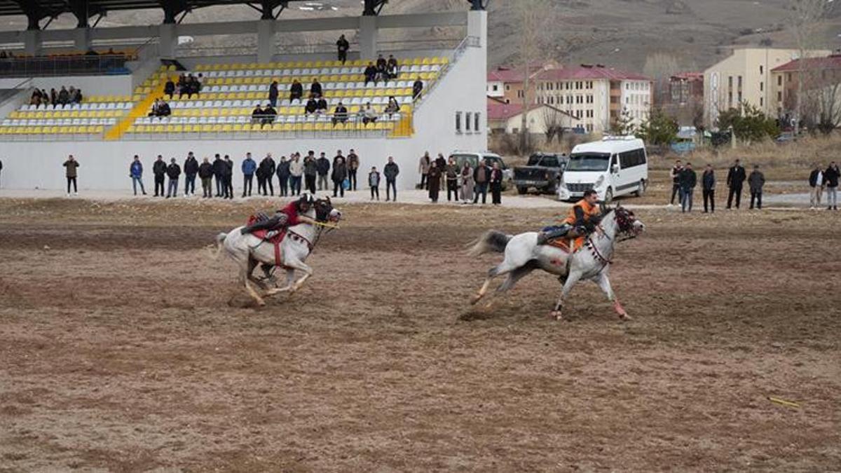 Bayburt'ta bayram coşkusu: Cirit sahaları doldu taştı